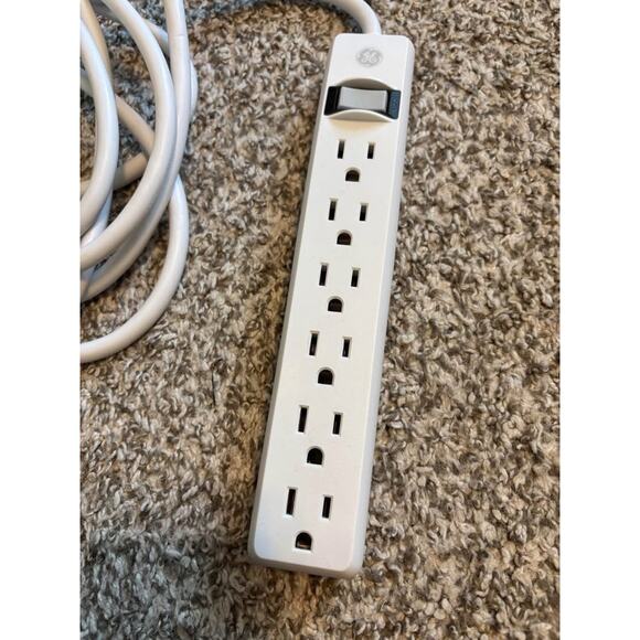 15 foot Surge Protector Extension Cord with 6 outlets - Picture 2 of 5